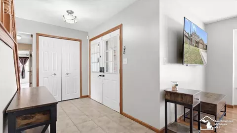 Entry Way - 19511 Wherle, Brownstown, MI 48193 photo 1 of 2