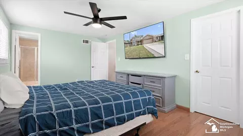 Bedroom - 19511 Wherle, Brownstown, MI 48193 photo 6 of 7