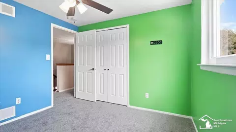 Bedroom - 19511 Wherle, Brownstown, MI 48193 photo 3 of 7