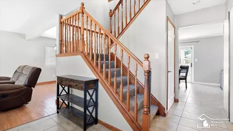 Entry Way - 19511 Wherle, Brownstown, MI 48193 photo 2 of 2