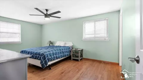 Bedroom - 19511 Wherle, Brownstown, MI 48193 photo 7 of 7
