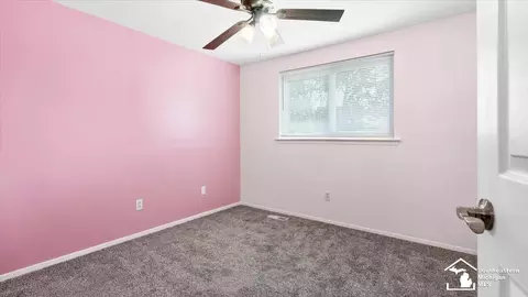 Bedroom - 19511 Wherle, Brownstown, MI 48193 photo 5 of 7