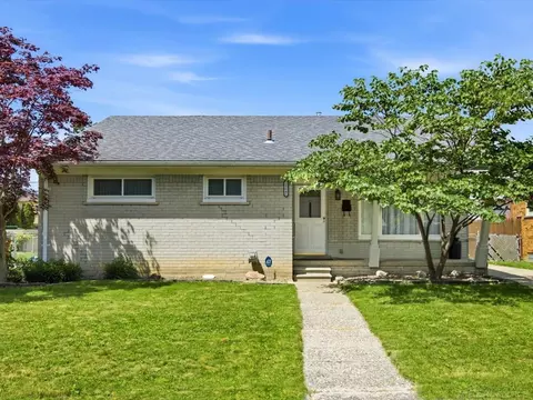 28641 Jahns, Roseville, MI 48066