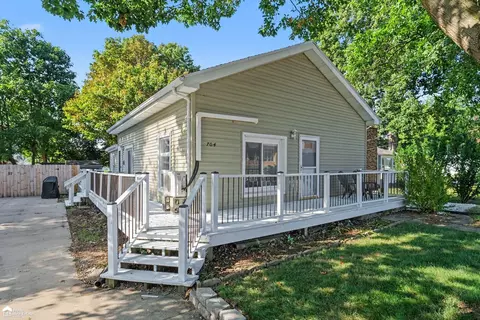 Exterior - 704 E North, Owosso, MI 48867 photo 5 of 9