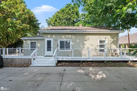Exterior - 704 E North, Owosso, MI 48867 photo 2 of 9
