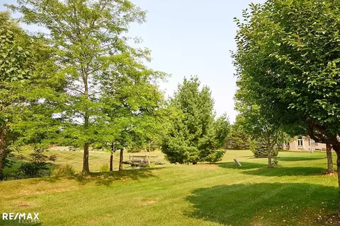 Exterior - 49849 Hidden Valley Dr, Macomb, MI 48044 photo 7 of 7
