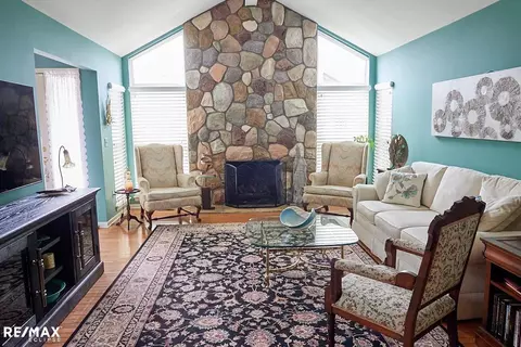 Living - 49849 Hidden Valley Dr, Macomb, MI 48044 photo 1 of 2