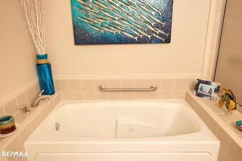 Bath - 49849 Hidden Valley Dr, Macomb, MI 48044 photo 2 of 4