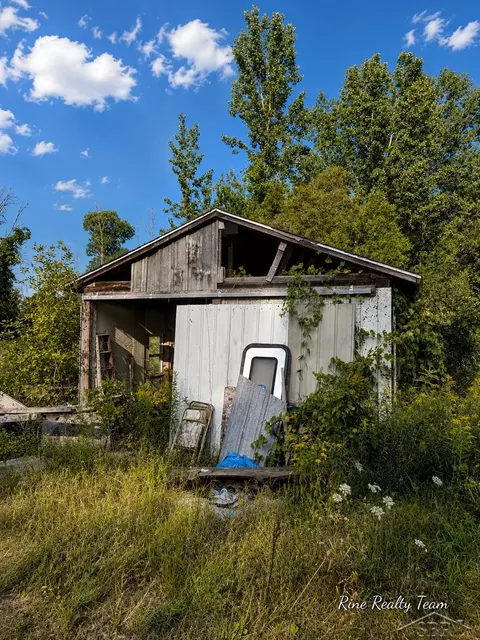 Exterior - 2561 E Mnr, Au Gres, MI 48703 photo 1 of 3