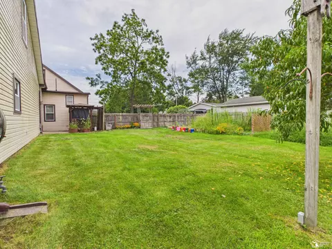 Exterior - 1706 Hemlock, Monroe, MI 48162 photo 6 of 7