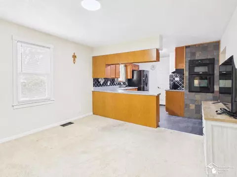 Living - 1706 Hemlock, Monroe, MI 48162 photo 2 of 3