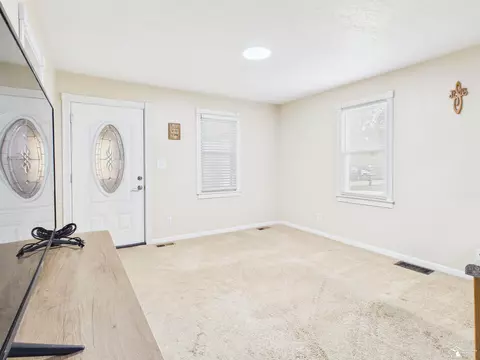 Entry Way - 1706 Hemlock, Monroe, MI 48162 photo 1 of 3