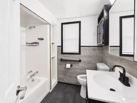 Bath - 1706 Hemlock, Monroe, MI 48162 photo 1 of 1
