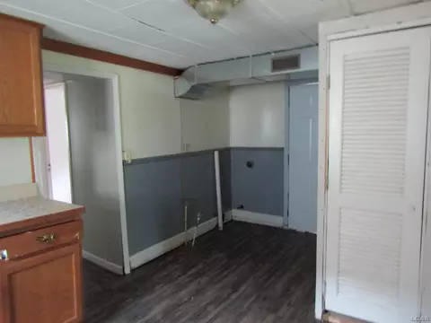 Entry Way - 741 Oak, Adrian, MI 49221 photo 1 of 3