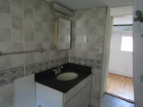 Bath - 741 Oak, Adrian, MI 49221 photo 3 of 3