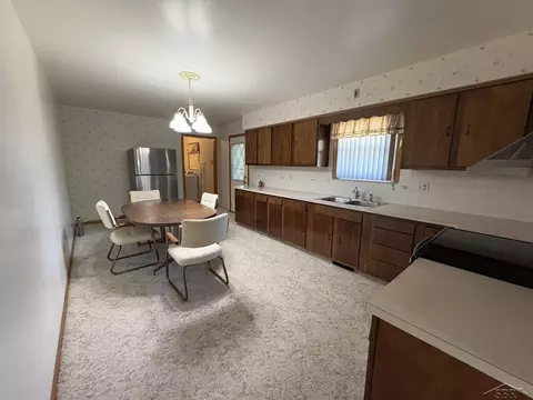 Kitchen - 3055 W Navaho Trl, Hemlock, MI 48626 photo 1 of 2