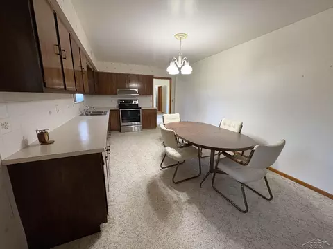 Kitchen - 3055 W Navaho Trl, Hemlock, MI 48626 photo 2 of 2