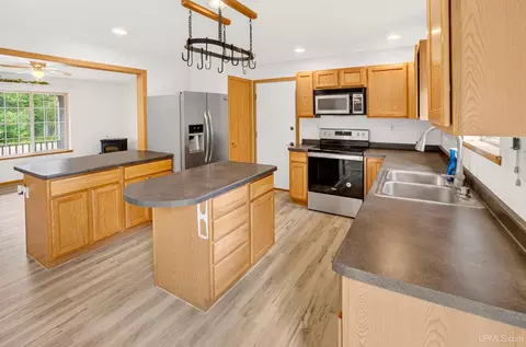 Kitchen - 1675 Ellsworth, Ishpeming, MI 49849 photo 3 of 4