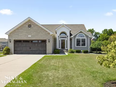 4118 Aspen Cir, Grand Blanc, MI 48439