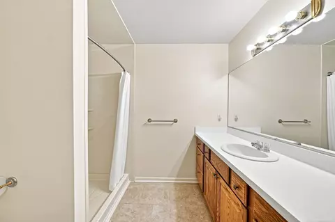 Bath - 9378 Rayna, Davison, MI 48423 photo 3 of 4