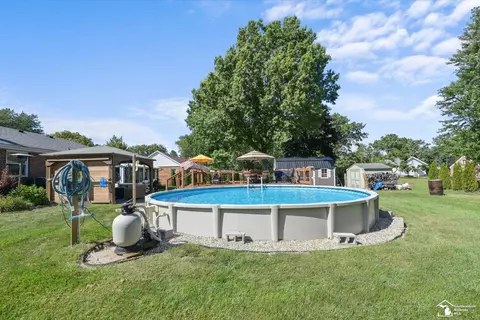 Exterior - 9032 Lawrence, Temperance, MI 48182 photo 10 of 12