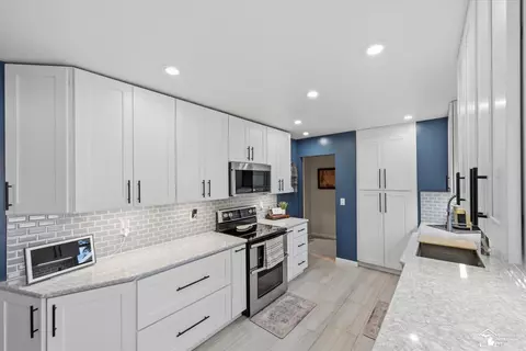 Kitchen - 9032 Lawrence, Temperance, MI 48182 photo 3 of 3