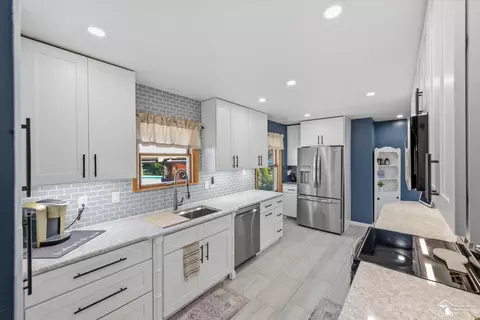 Kitchen - 9032 Lawrence, Temperance, MI 48182 photo 2 of 3