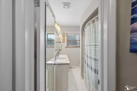 Bath - 9032 Lawrence, Temperance, MI 48182 photo 1 of 2
