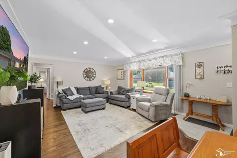 Living - 9032 Lawrence, Temperance, MI 48182 photo 2 of 2