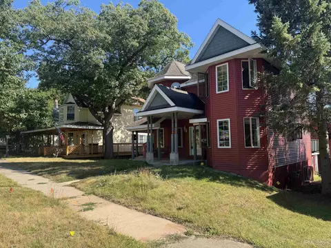 817 E B, Iron Mountain, MI 49801
