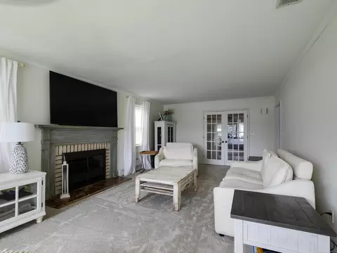 Living - 139 Channelsyde, Algonac, MI 48001 photo 2 of 5