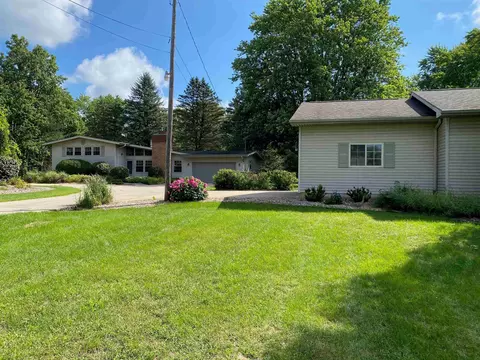 10543 Woodbury, Laingsburg, MI 48848