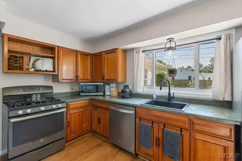Kitchen - 1104 Sunset, Tecumseh, MI 49286 photo 2 of 4