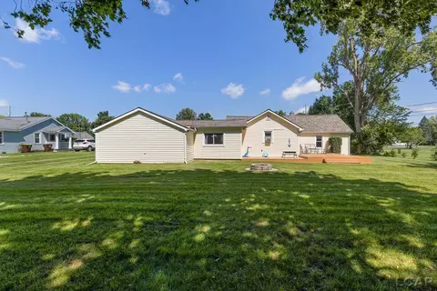 Exterior - 1104 Sunset, Tecumseh, MI 49286 photo 4 of 7