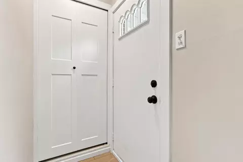 Entry Way - 817 Dell, Flint, MI 48507 photo 1 of 3
