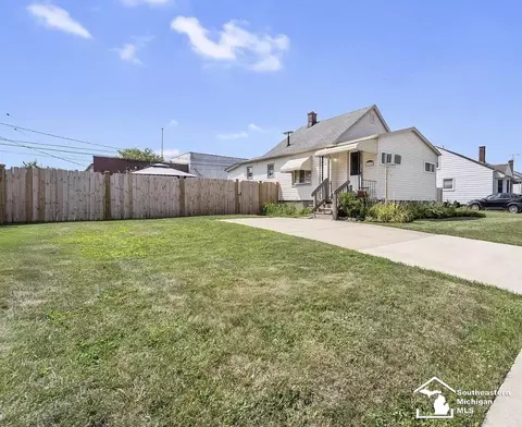 1727 Sycamore, Wyandotte, MI 48192