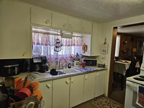 Kitchen - 1116 Walker, Jackson, MI 49202 photo 2 of 4