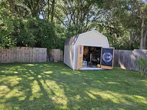 Exterior - 1116 Walker, Jackson, MI 49202 photo 6 of 7