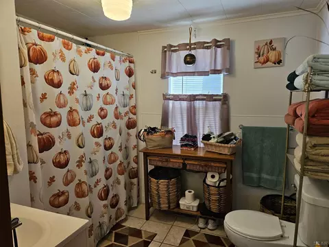 Bath - 1116 Walker, Jackson, MI 49202 photo 1 of 2