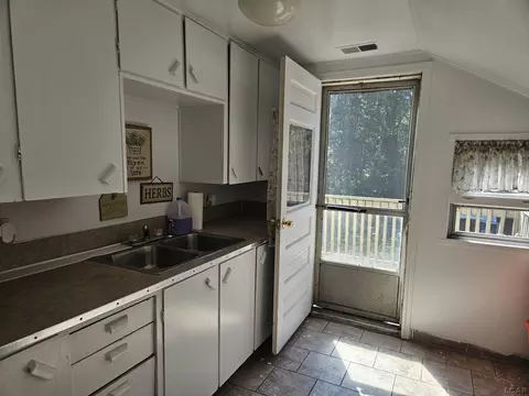 Kitchen - 1116 Walker, Jackson, MI 49202 photo 4 of 4