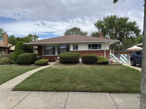 21009 Danbury, Clinton Township, MI 48035
