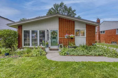 21613 Parkway, Saint Clair Shores, MI 48082