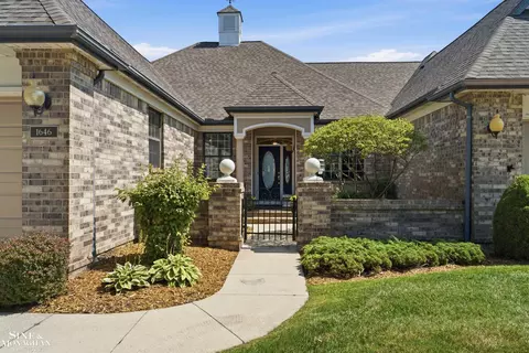 1646 Edison Shores Ln, Port Huron, MI 48060