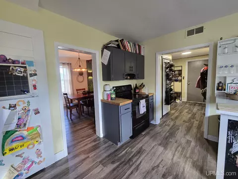 Entry Way - 329 Cedar, Ishpeming, MI 49849 photo 1 of 3