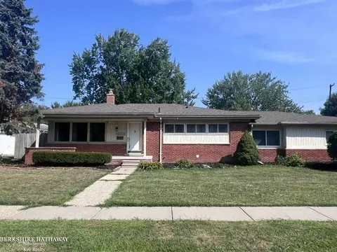 22633 E Schafer, Clinton Township, MI 48035