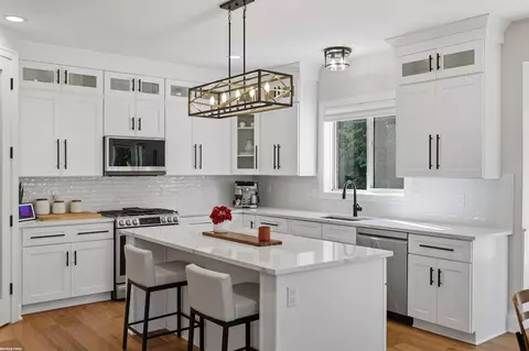 Kitchen - 19090 Brighton, Macomb, MI 48042 photo 2 of 8