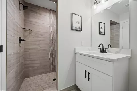 Bath - 19090 Brighton, Macomb, MI 48042 photo 6 of 8