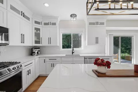 Kitchen - 19090 Brighton, Macomb, MI 48042 photo 4 of 8