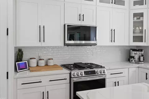 Kitchen - 19090 Brighton, Macomb, MI 48042 photo 5 of 8