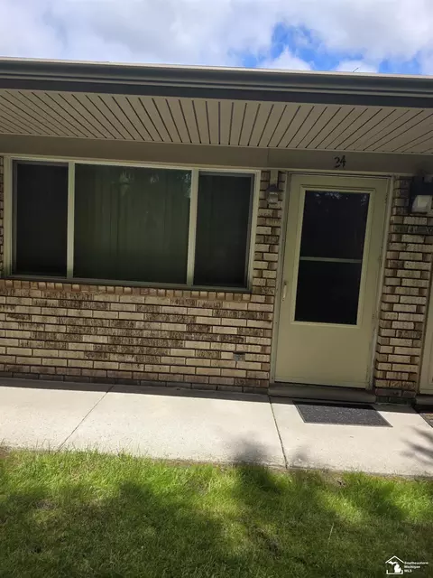 16034 Holz, Southgate, MI 48195